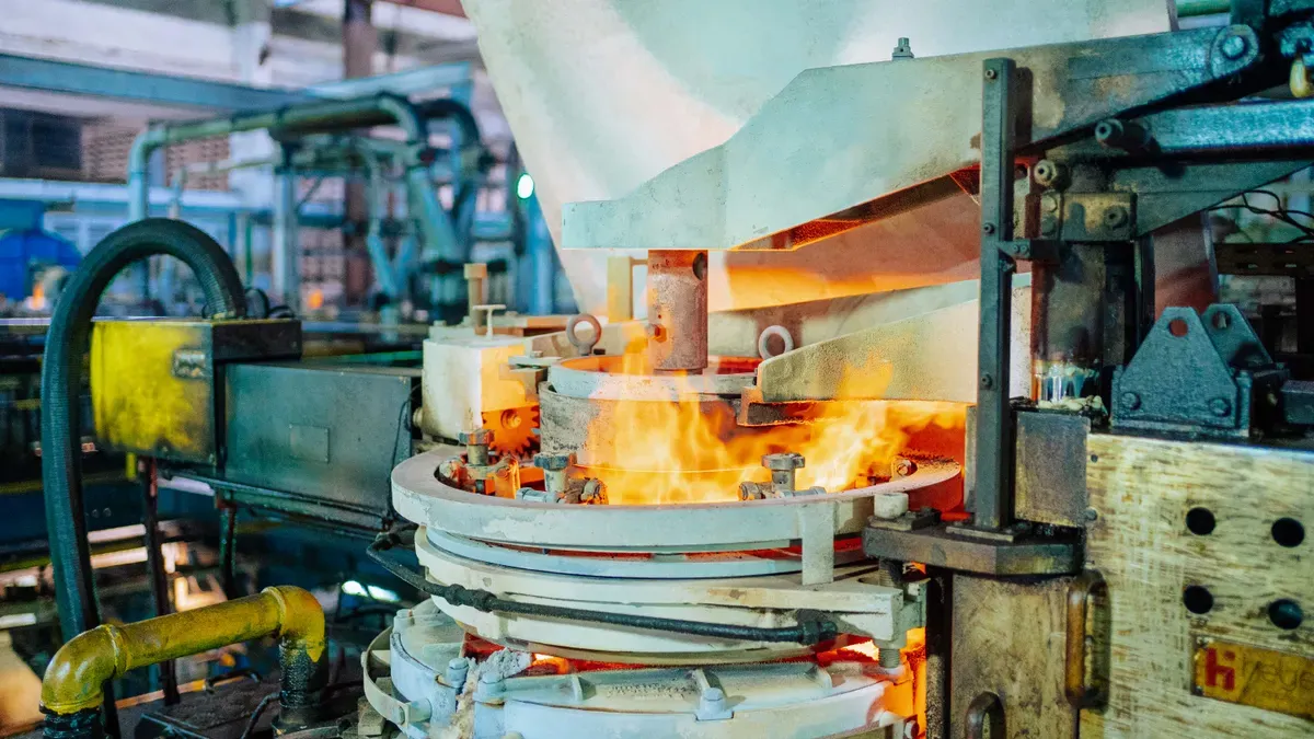 Termoform Bardak Makinesi Hızının Pazar Talebine G&ouml;re Optimize Edilmesi